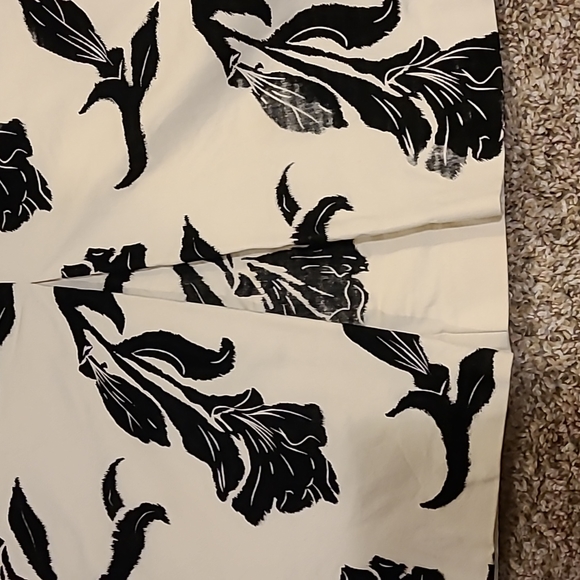 Mid length skirt - Picture 5 of 6